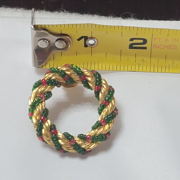 Vintage Wreath Pin Brooch Gold Tone & Beads Green Red Christmas Holiday - Picture 4 of 5